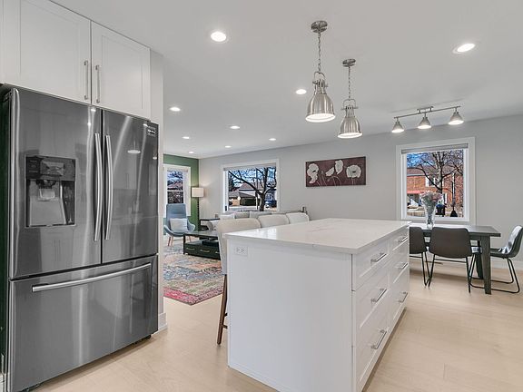 5th image of 305 Desplaines Ave