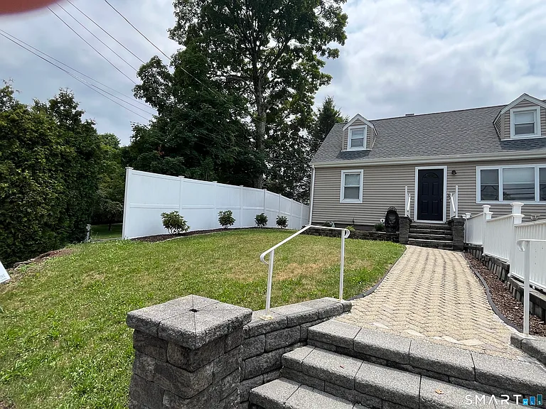 31 Ives St — Photo 2