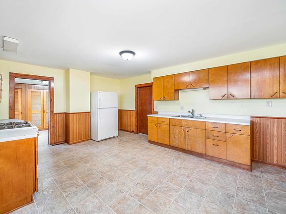 3rd image of 308 Water St