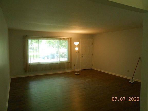 2nd image of 709 Brooks Dr