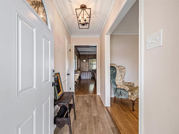 5th image of 3202 Springhill Dr