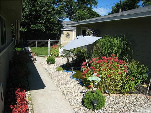 5th image of 5865 Mary Sue St