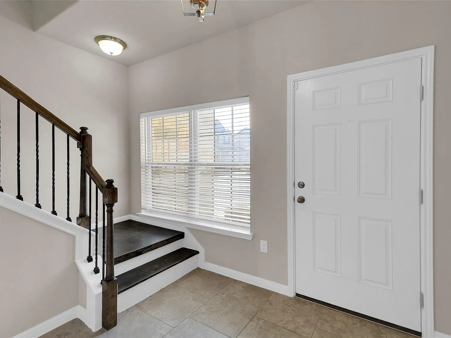 3 bed, 2.5 bath, 1565 sqft, $2,050 — Photo 3