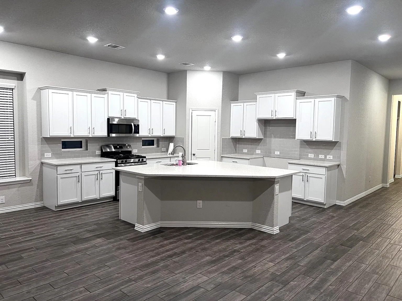 4 bed, 2226 sqft, $2,850 — Photo 4