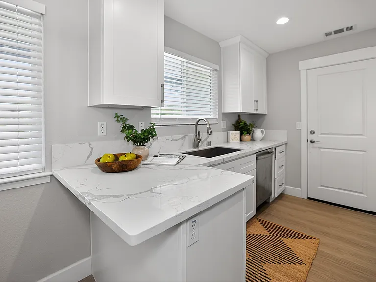 4925 El Cemonte Ave #2 — Photo 8
