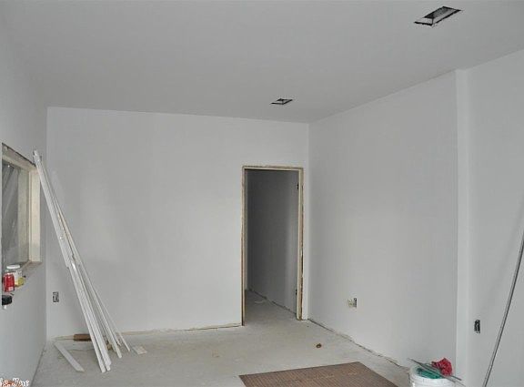 3rd image of 815 Broadway St