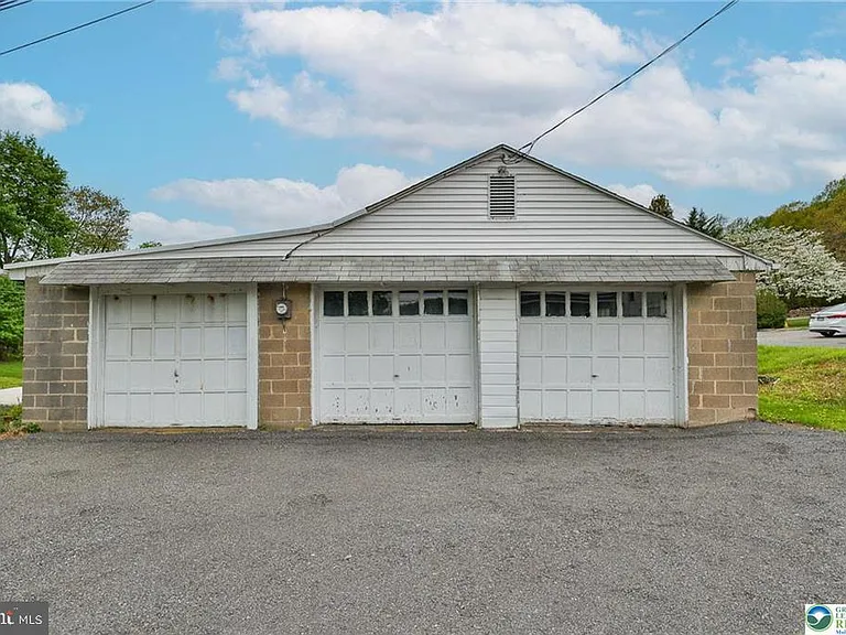 1861 E Emmaus Ave — Photo 38