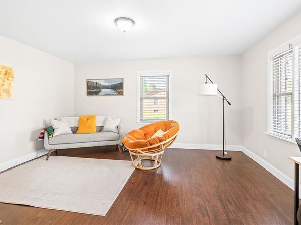 6143 Stanleyville Dr, Rural Hall, NC 27045