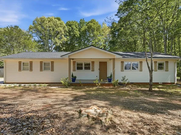 501 Hickory Ln, Pendleton, SC 29670