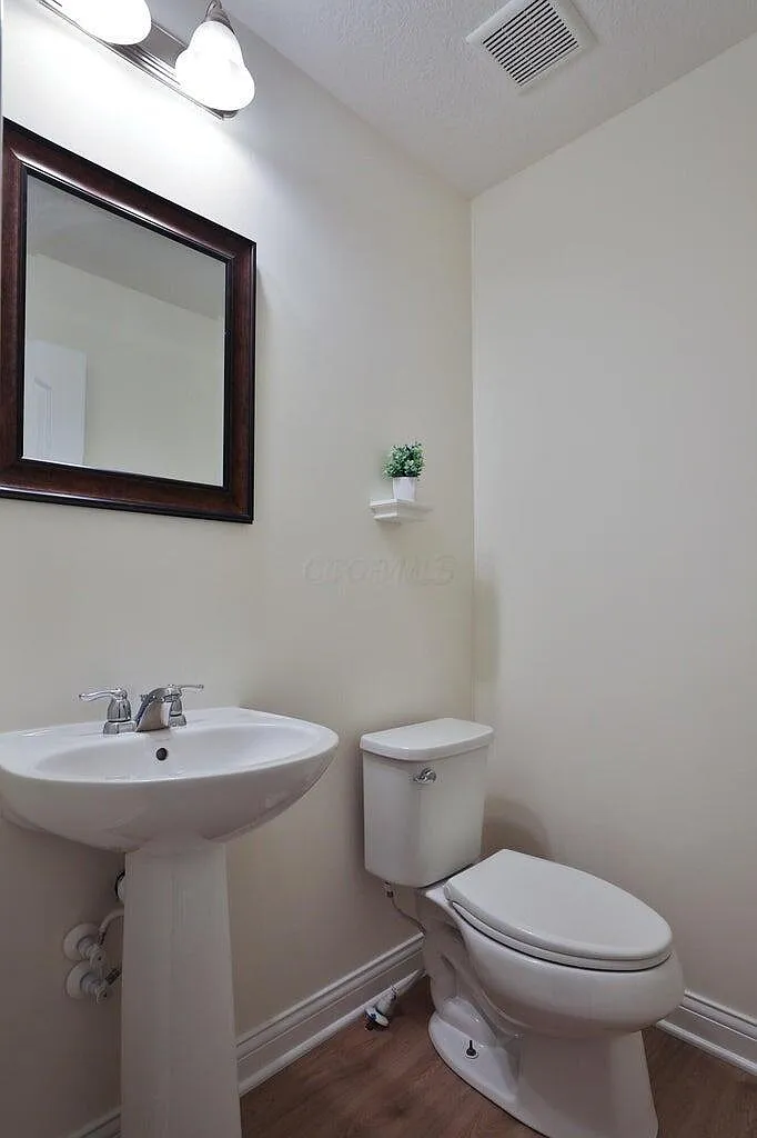 4 bed, 2.5 bath, 2675 sqft, $3,800 — Photo 3