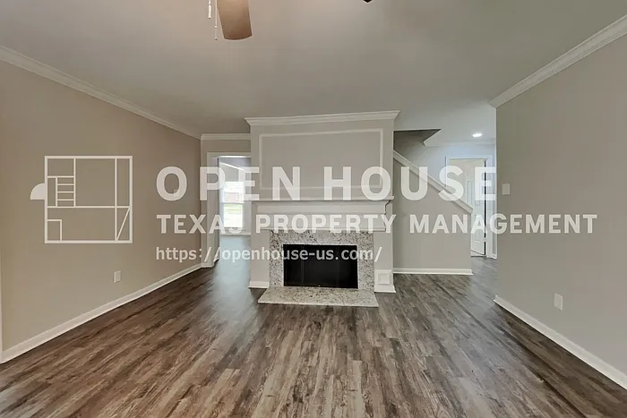 3 bed, 2.0 bath, 2618 sqft, $2,400 — Photo 4