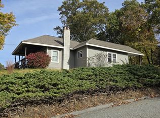 41 Villanova St, Springfield, MA 01108