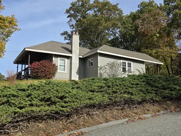 41 Villanova St, Springfield, MA 01108