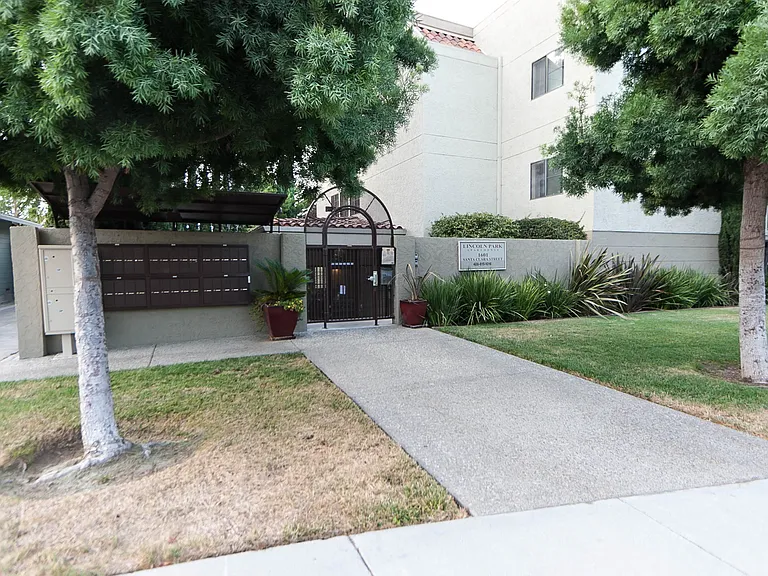 Lincoln Park Apartments — Photo 9