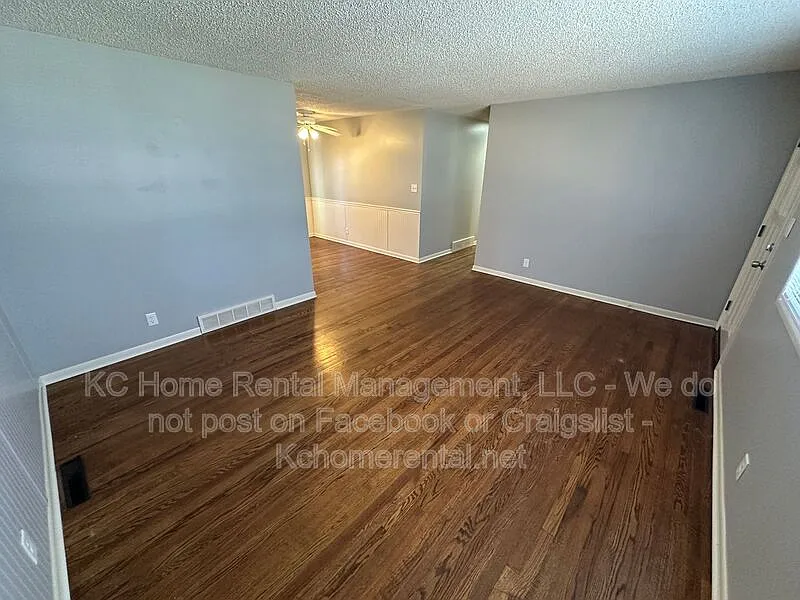 3 bed, 2.0 bath, 972 sqft, $1,295 — Photo 4