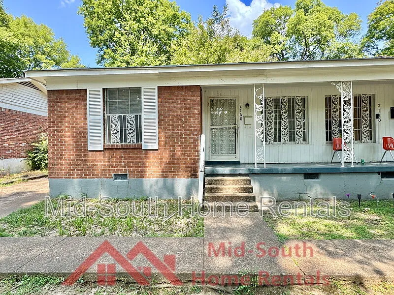 3 bed, 1.5 bath, $850 — Photo 2