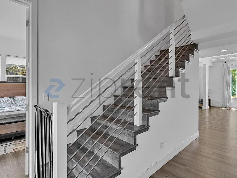 1109 Palisade St — Photo 8