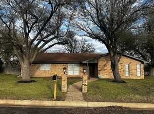 607 S Willis St, Lampasas, TX 76550