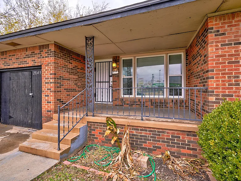 2845 Cambridge Ct — Photo 6