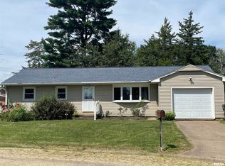 1124 Bobetta Ct, Clinton, IA 52732