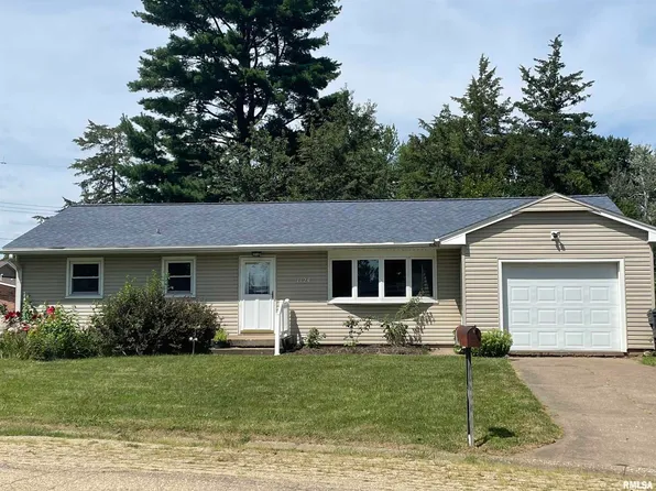 1124 Bobetta Ct, Clinton, IA 52732