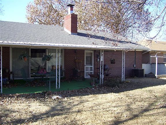 3rd image of 208 Cambridge Dr