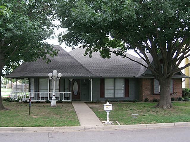 1st image of 2319 Lucas Dr
