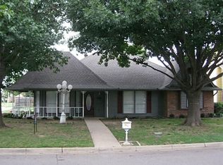 2319 Lucas Dr, Arlington, TX 76015