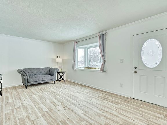 4th image of 33 Pasadena Dr