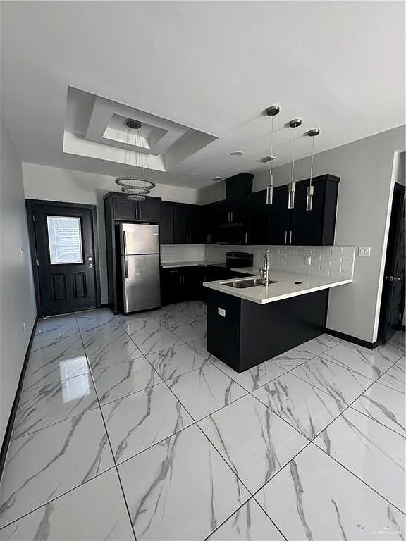 1420 E Hibiscus Ave — Photo 3