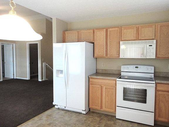 4th image of 401 Flat River St