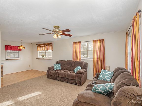 4th image of 108 Park Dr