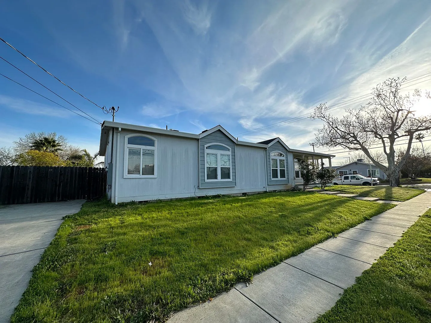 318 Hickory St photo 1