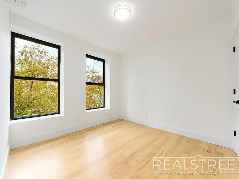 431 De Kalb Ave #3A — Photo 4