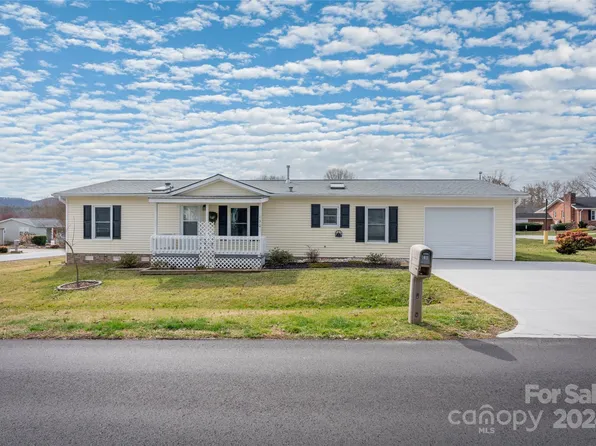 130 Riverwind Dr, Hendersonville, NC 28739