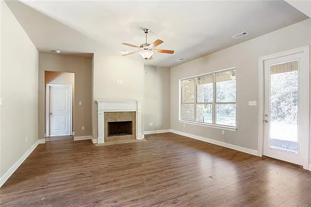 4 bed, 2.0 bath, 1953 sqft, $2,250 — Photo 2