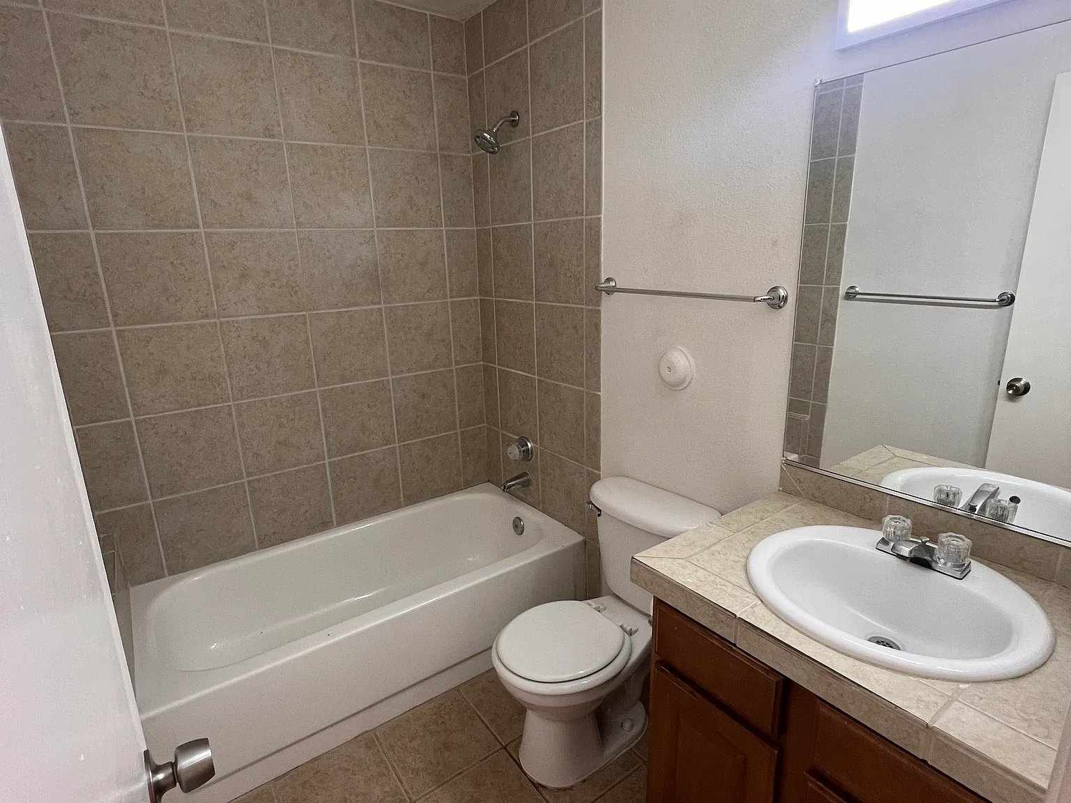 2 bed, 650 sqft, $900 — Photo 2
