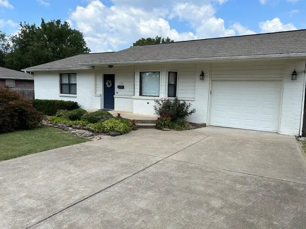 718 SW 2nd St, Bentonville, AR 72712