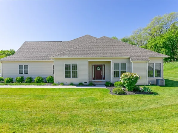 1094 Chapelhill Dr, Victor, NY 14564