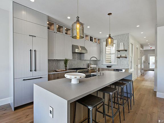 3rd image of 73 Fair Oaks St
