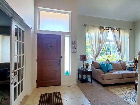 Entry with new custom door
