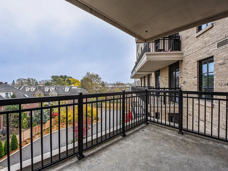 571 Prince Edward Dr N #401 — Photo 33