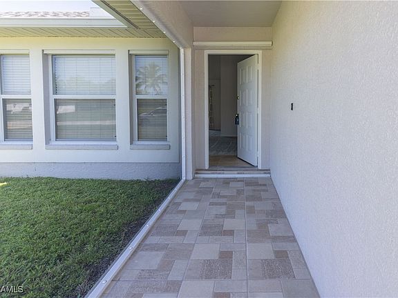 3rd image of 415 SW 38th Ter