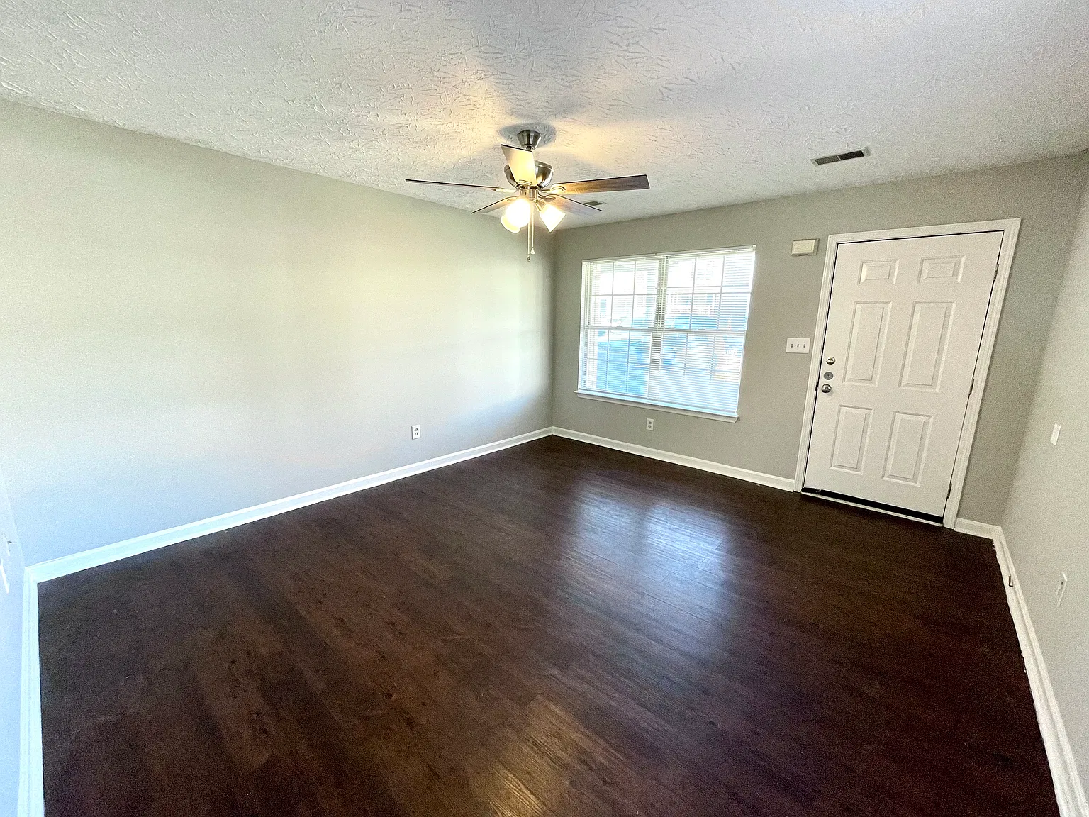 3 bed, 1288 sqft, $1,350 — Photo 2