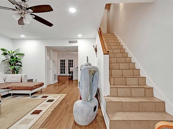 4th image of 5807 Beverlyhill St APT 22