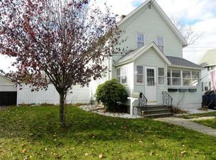 31 Maple St, Ludlow, MA 01056