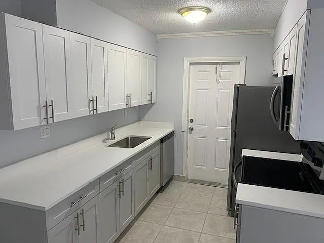 3 bed, 2.0 bath, 1150 sqft, $2,150 — Photo 2