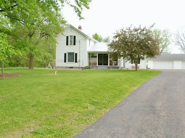 8256 N Angling Rd, Kendallville, IN 46755