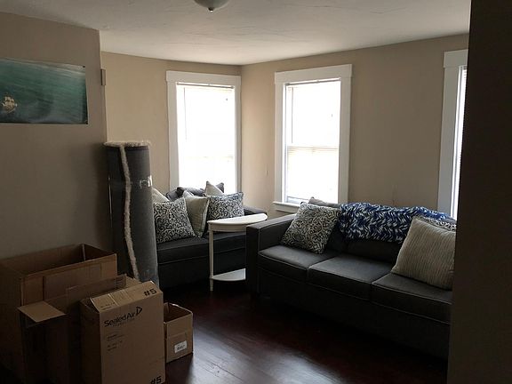 3rd image of 20 Kinsley St