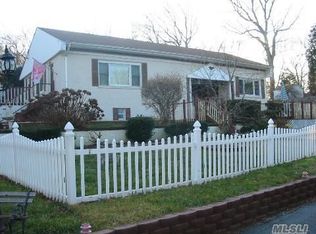 40 Flowerfield Rd, Sound Beach, NY 11789